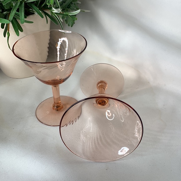 Beautiful pink swirl champagne/ sherbet glasses - Picture 7 of 9